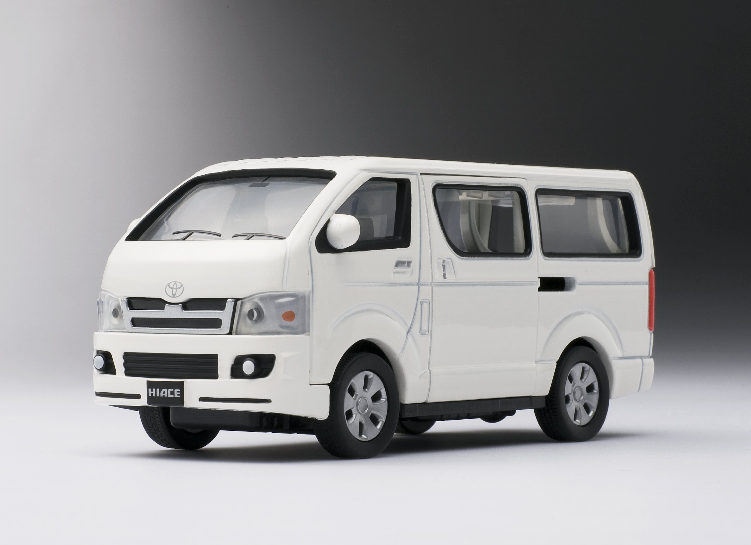 AGATSUMA TOYOTA HIACE VAN White 1/36 Diapet DK-5118 ABS Diecast