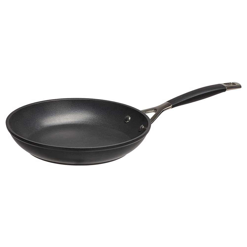 Le Creuset TNS Shallow frying 9.5inc IHok Oven Silicone Handle